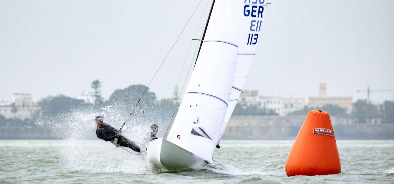 Los alemanes Konig y Brack en aguas de la Bahía de Cádiz.