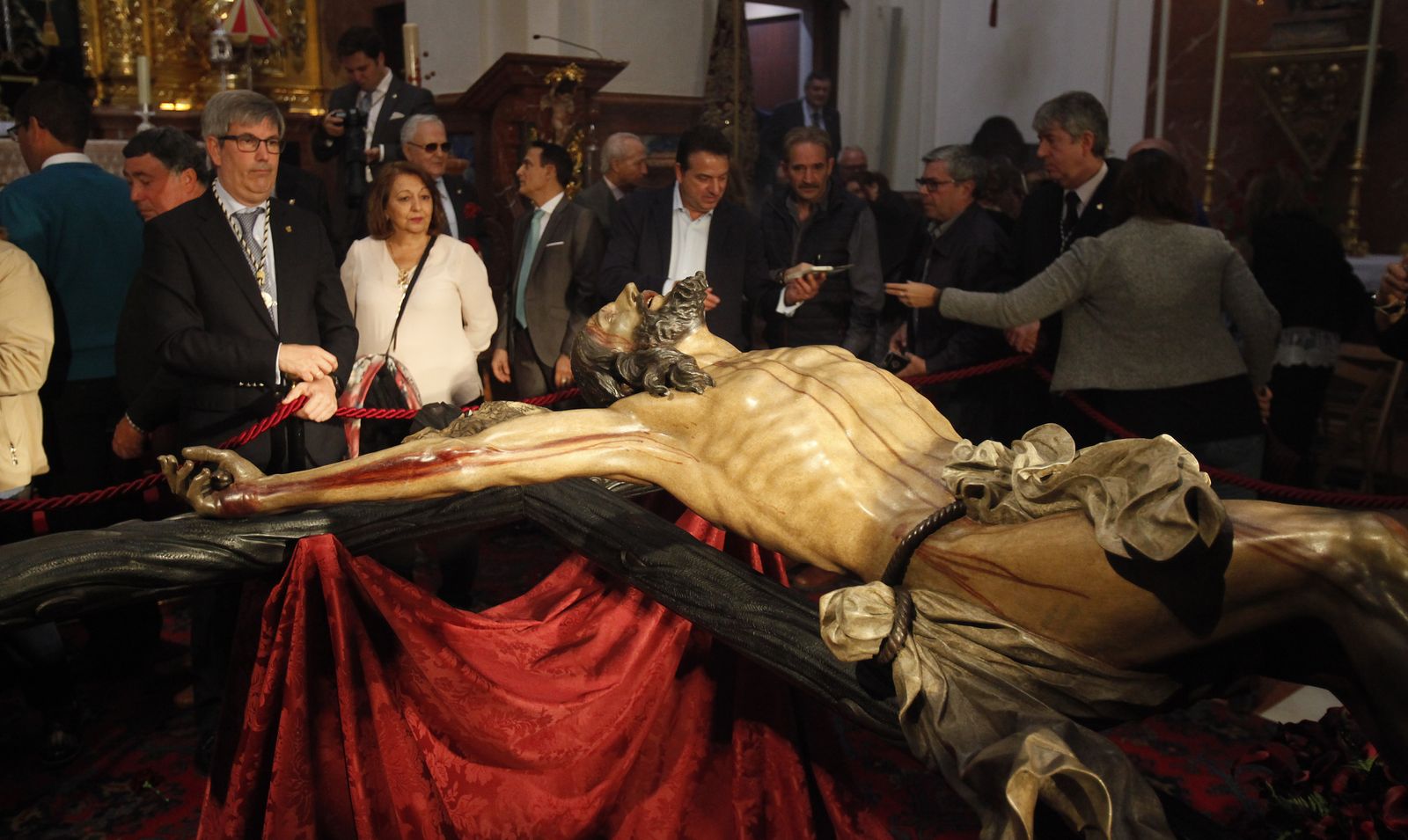 Besapies del Cristo del Cachorro y besamanos del Jesús Nazareno