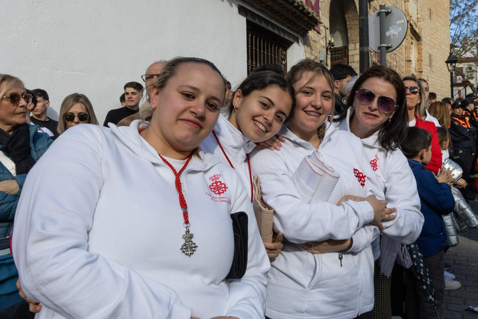La temida lluvia impide el desarrollo normal de este Martes Santo