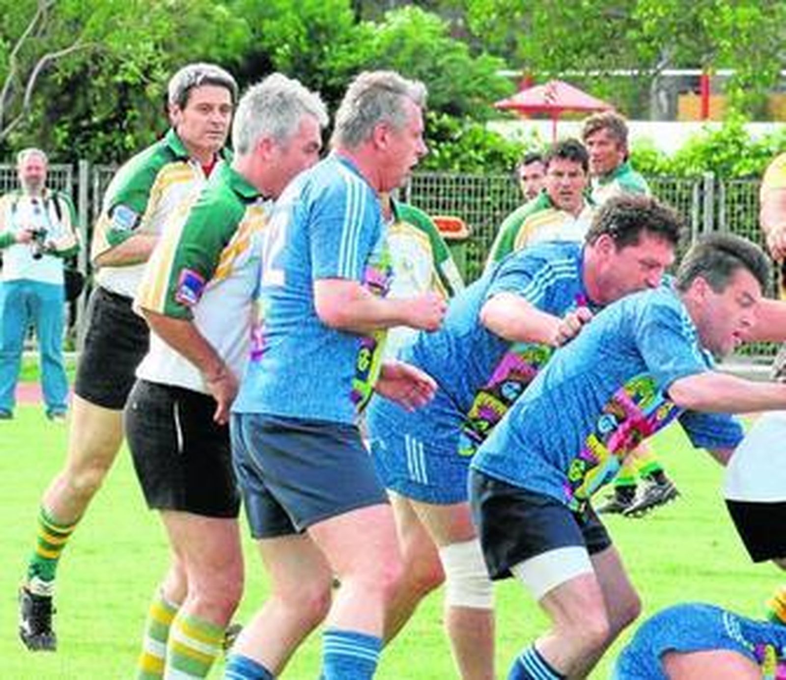 Ignacio García de Quirós, a la izquierda, en uno de los lances de un partido celebrado la pasada semana.