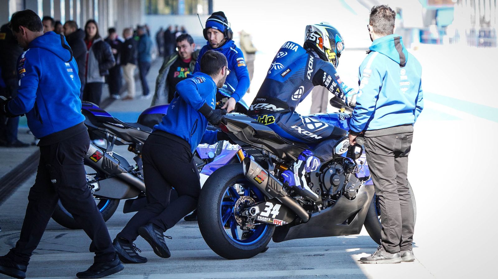 Álvaro Bautista estrena su numero 1 en las pruebas de SBK en Jerez