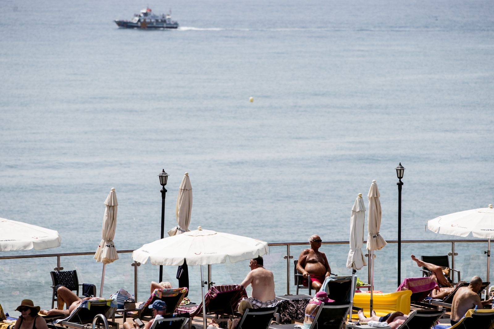 Un grupo de turistas británicos en Benalmádena.