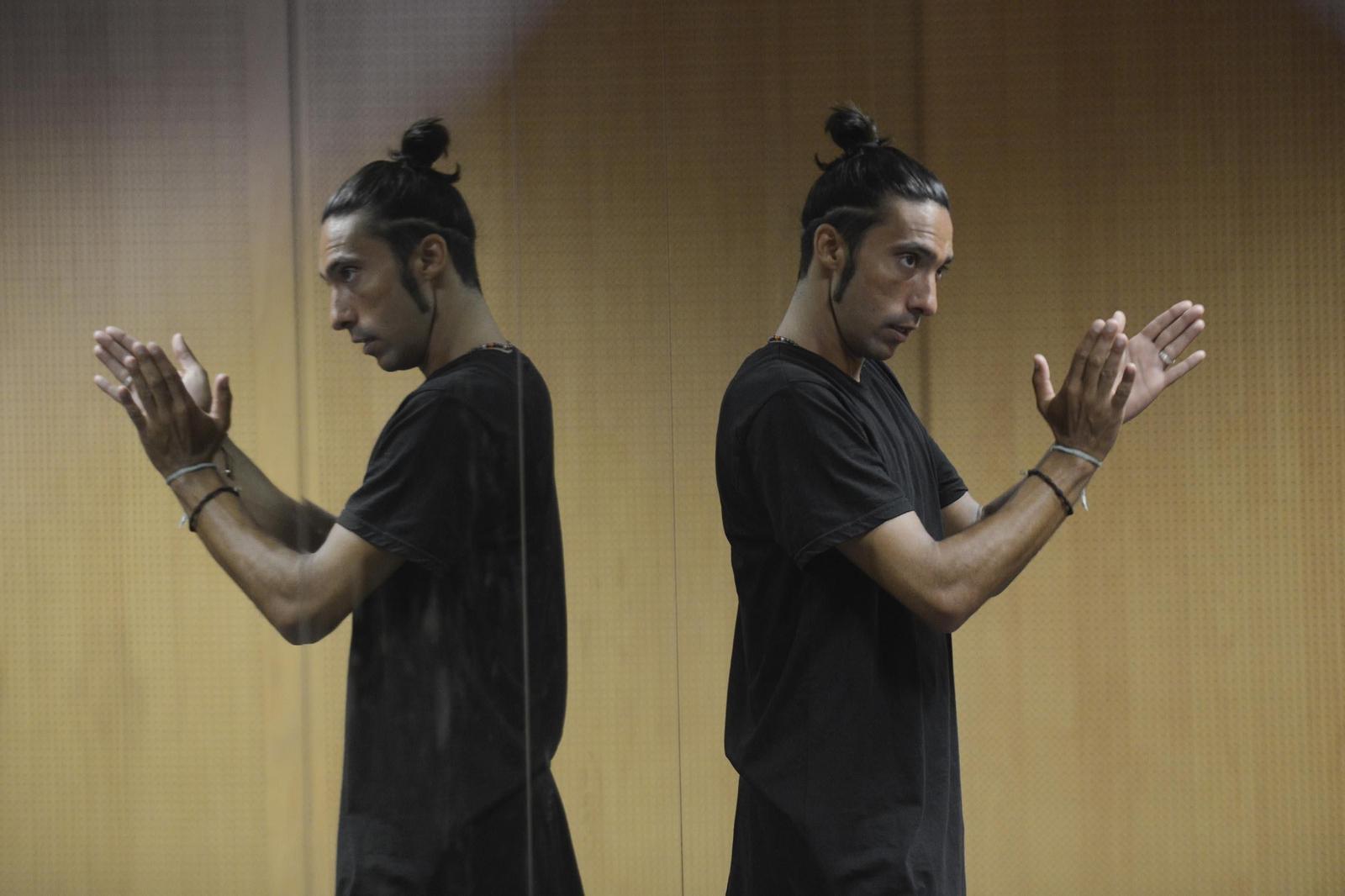 El bailaor y coreógrafo gaditano Eduardo Guerrero, durante un ensayo en las salas del Centro Flamenco La Merced.