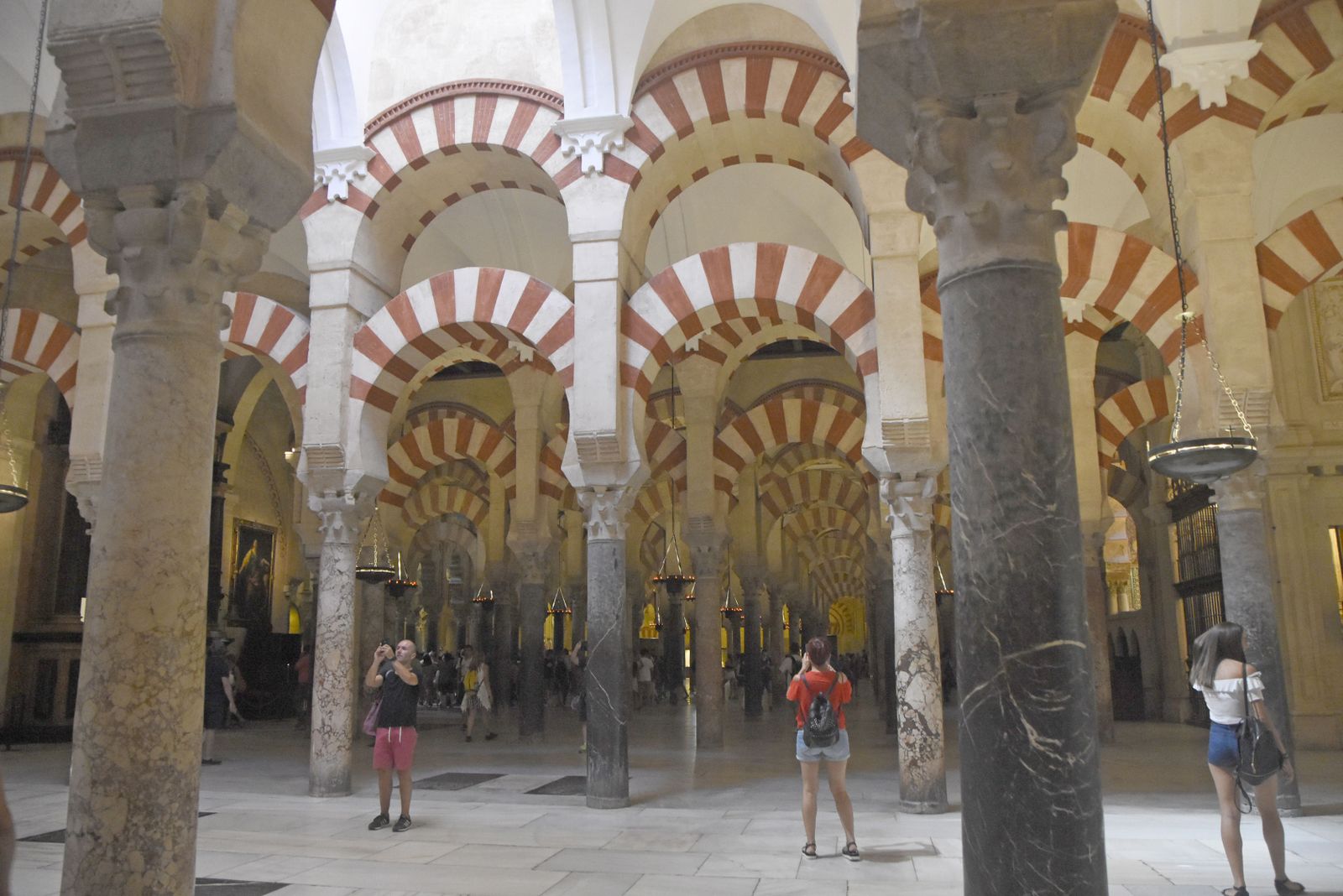 Interior de la Mezquita-Catedral de Córdoba.