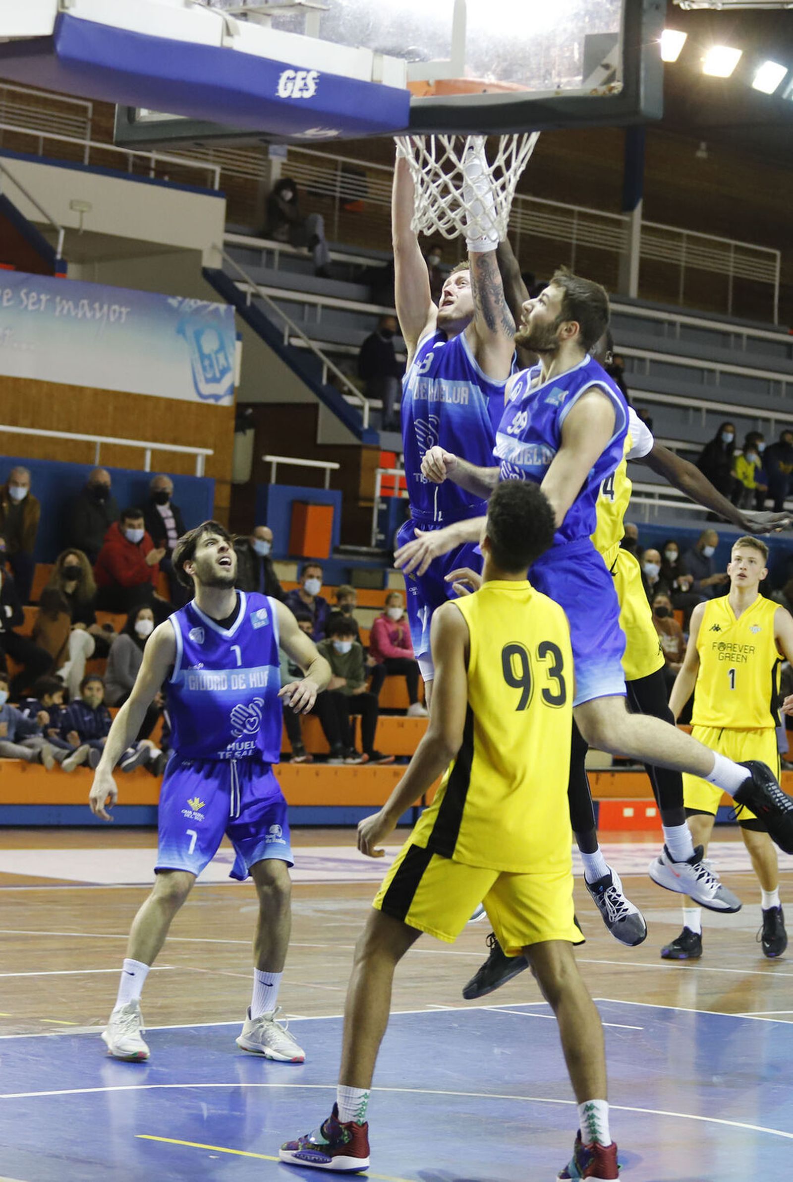 Eighme y Hermes, durante un reciente partido en el Andrés Estrada.