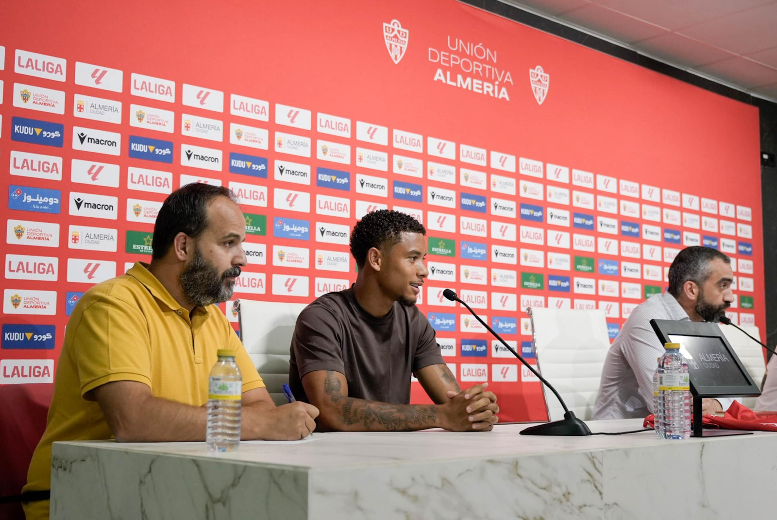 Las imágenes de la presentación de Marcos Luna y a Chirino UDA en Almería