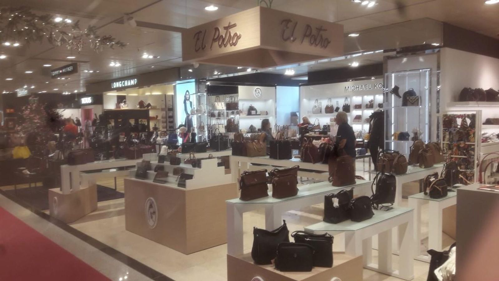 Un expositor de la firma El Potro, en una tienda de El Corte Inglés.