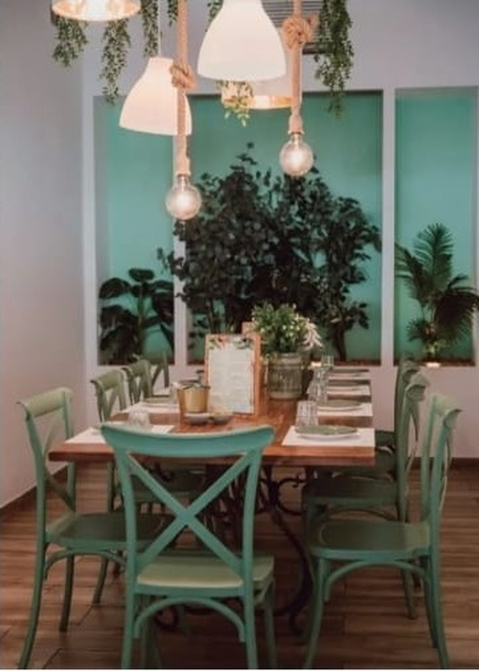 Interior del restaurante Árbol Tapas