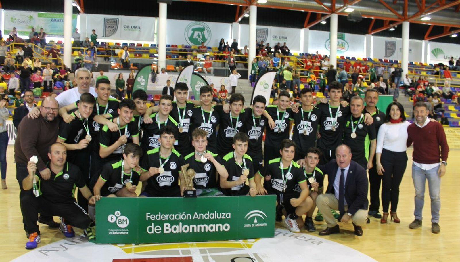 Las fotos del Clínica Dental Torres Antequera, campeón de Andalucía cadete de balonmano