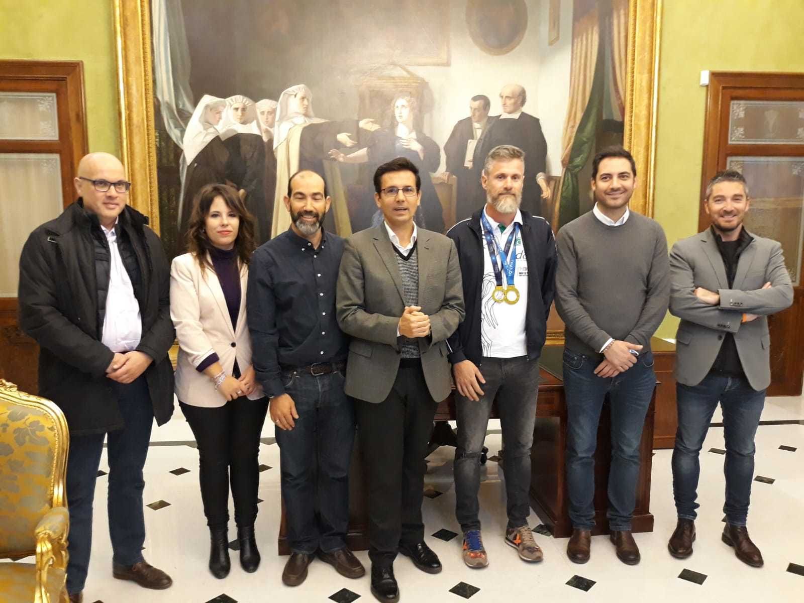 El alcalde de Granada presidió la recepción a José Abril