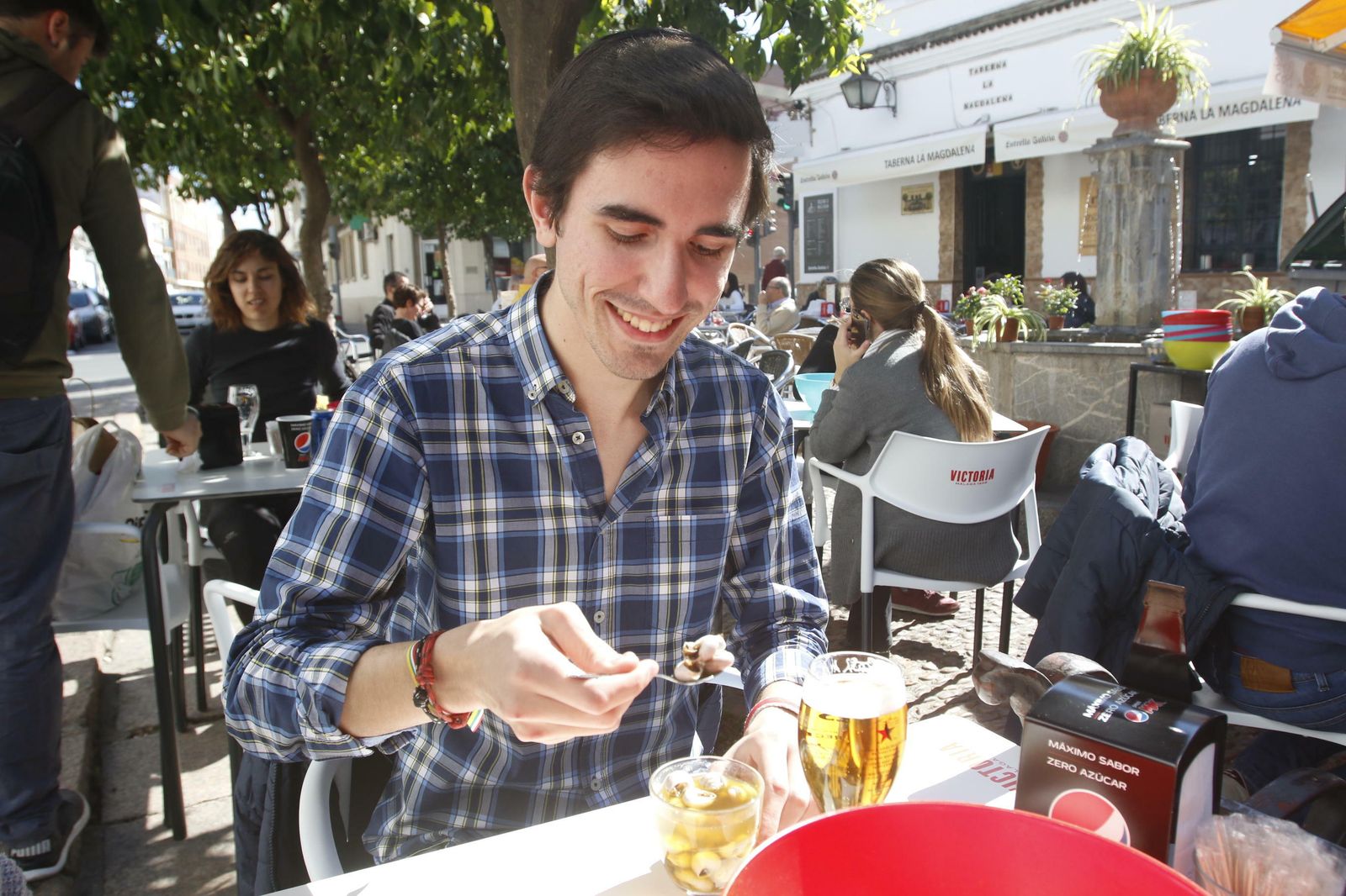 El puesto de caracoles de La Magdalena, en fotos