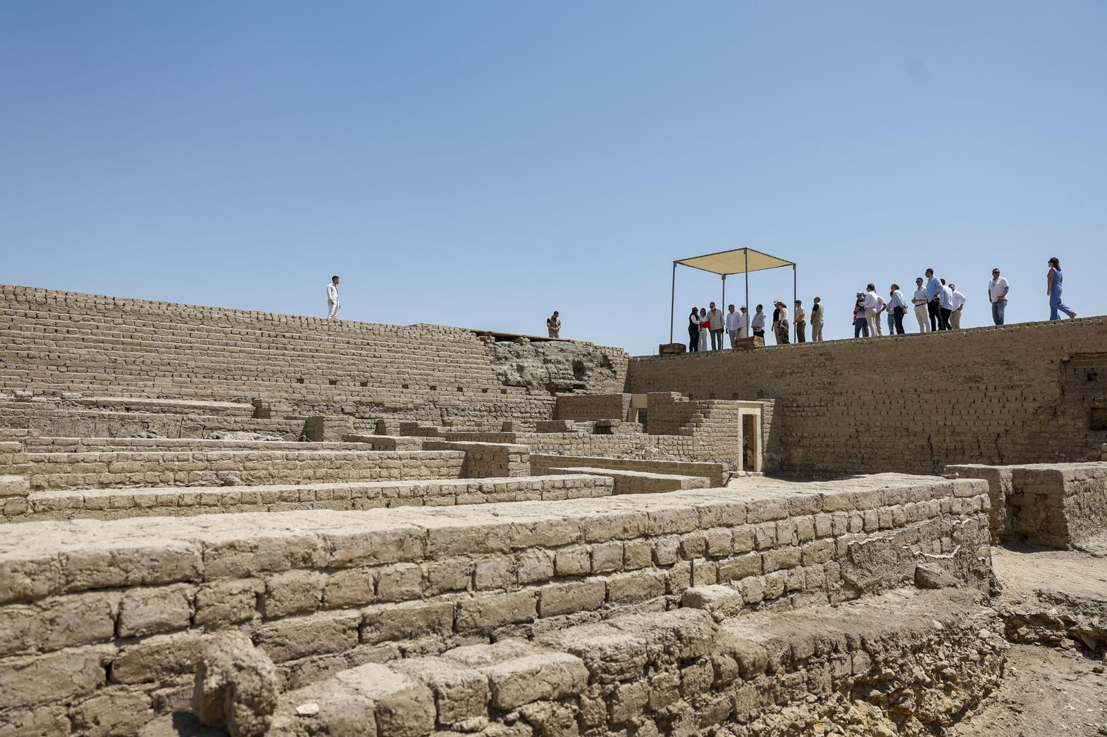Las fotos de la visita de don Felipe y doña Letizia al Valle de los Reyes de Egipto, en Luxor