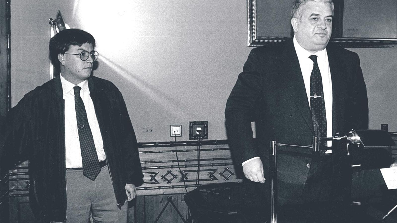 Manuel Vital Gordillo (a la derecha), junto a Agustín Cuevas, que le relevaría en la Alcaldía en 1999..