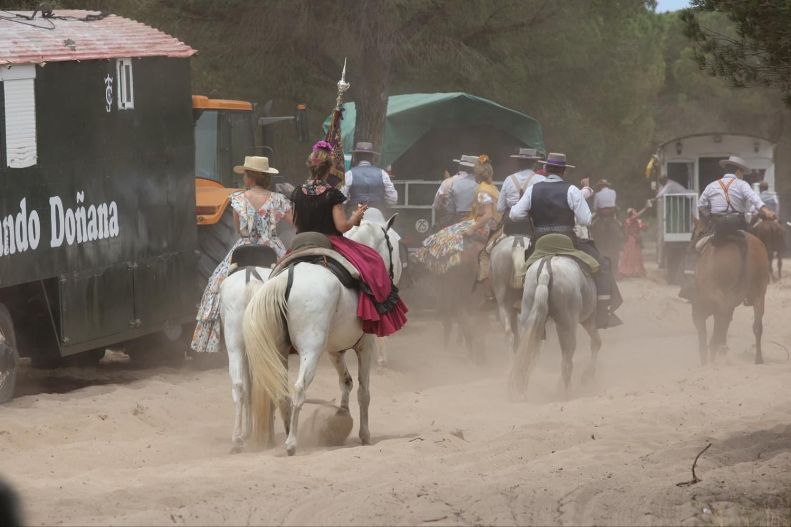 Imágenes de la Hermandad del Rocío de Jerez el jueves por el Coto