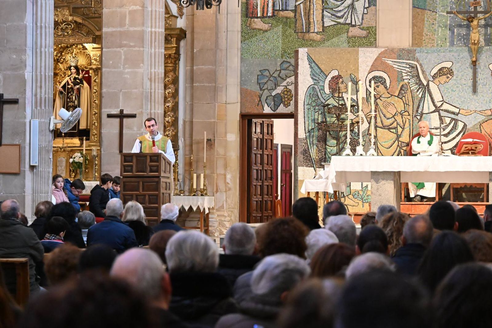 Las imágenes del homenaje de Villa del Río a su párroco emérito, Manuel Tirado Fernández