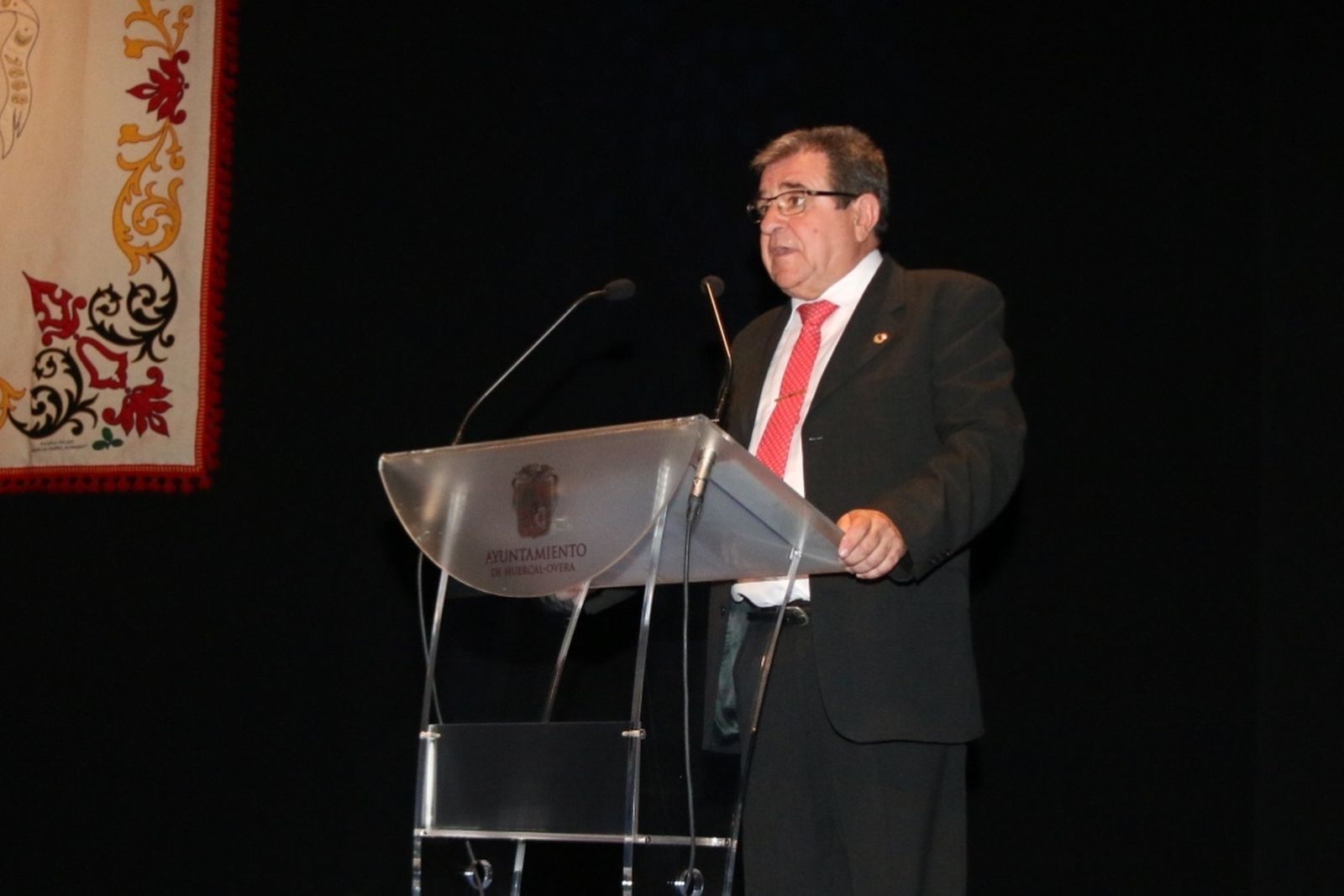 Pedro Gómez Ballesta recitando su pregón.