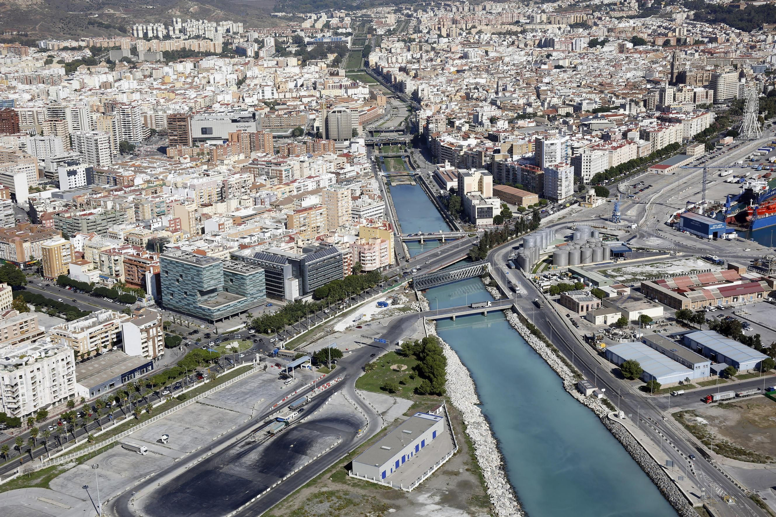 Vista de la parte final del río Guadalmedina.