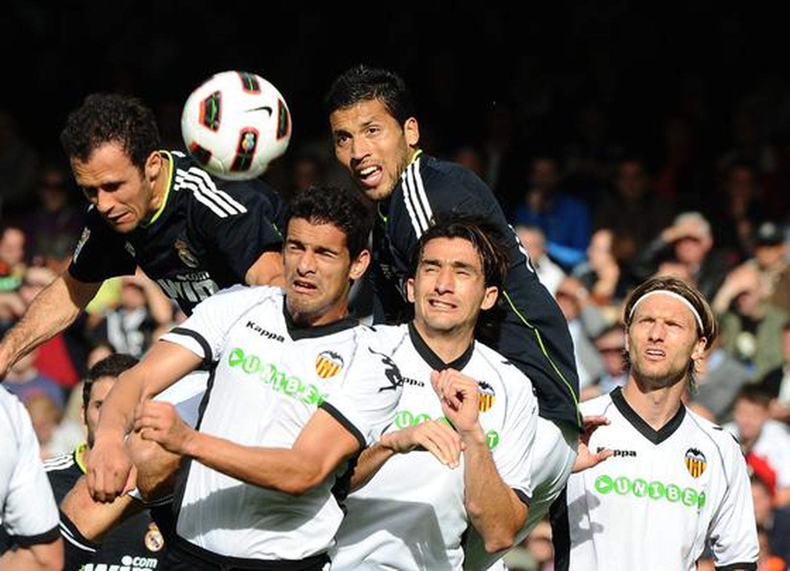 El Real Madrid golea al Valencia a domicilio (3-6). / AFP