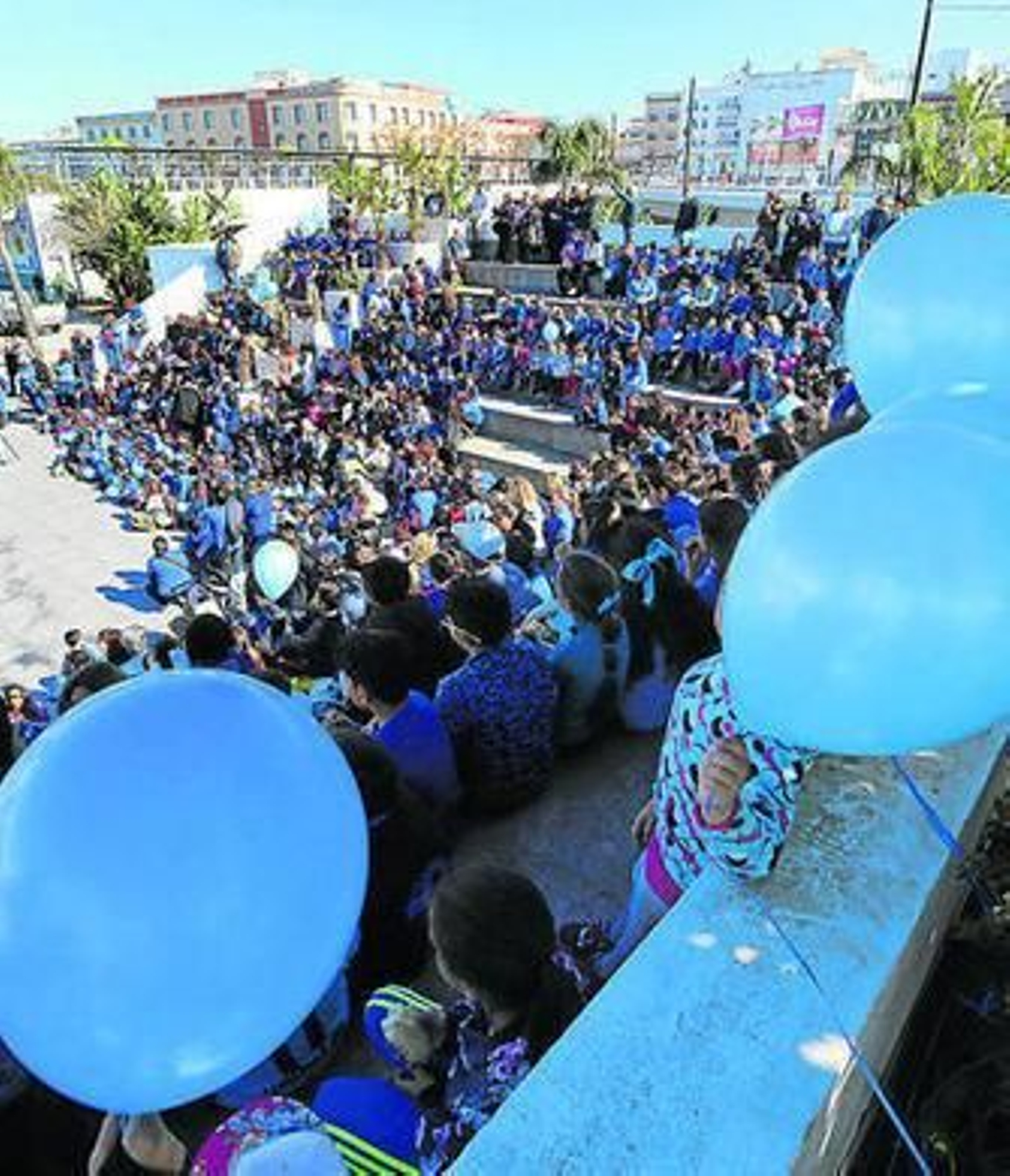 Momento de la concentración de alumnos en la mañana de ayer.