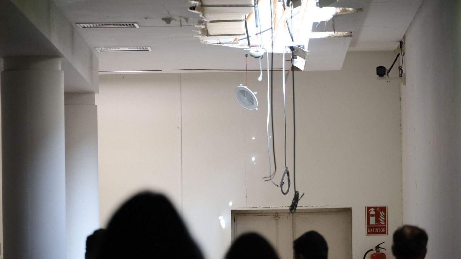 Techos caídos en el que fuera el edificio más emblemático de la Muestra Universal del Sevilla