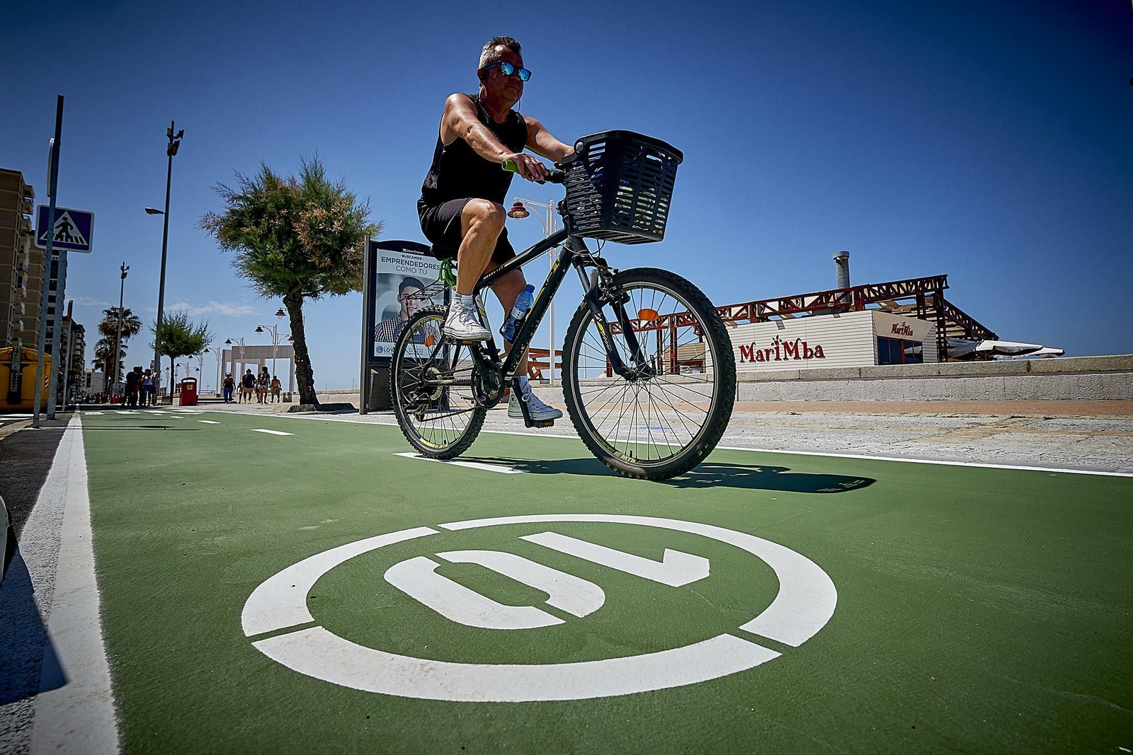 El carril bici en el Paseo Marítimo