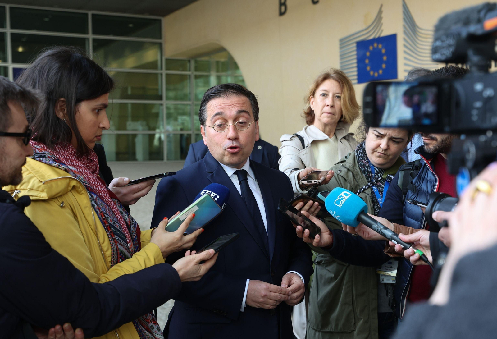 El ministro de Asuntos Exteriores de España, José Manuel Albares, en Bruselas, este viernes antes de comenzar la reunión.