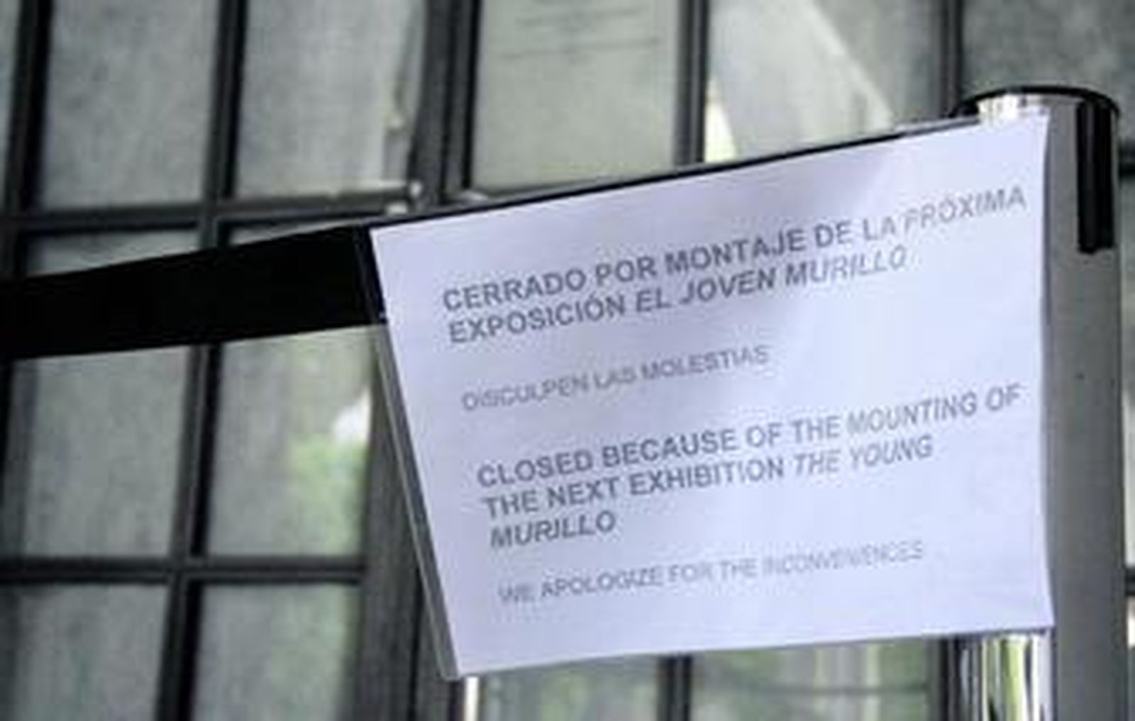 Cartel que anuncia el cierre temporal de la sala V del Bellas Artes.