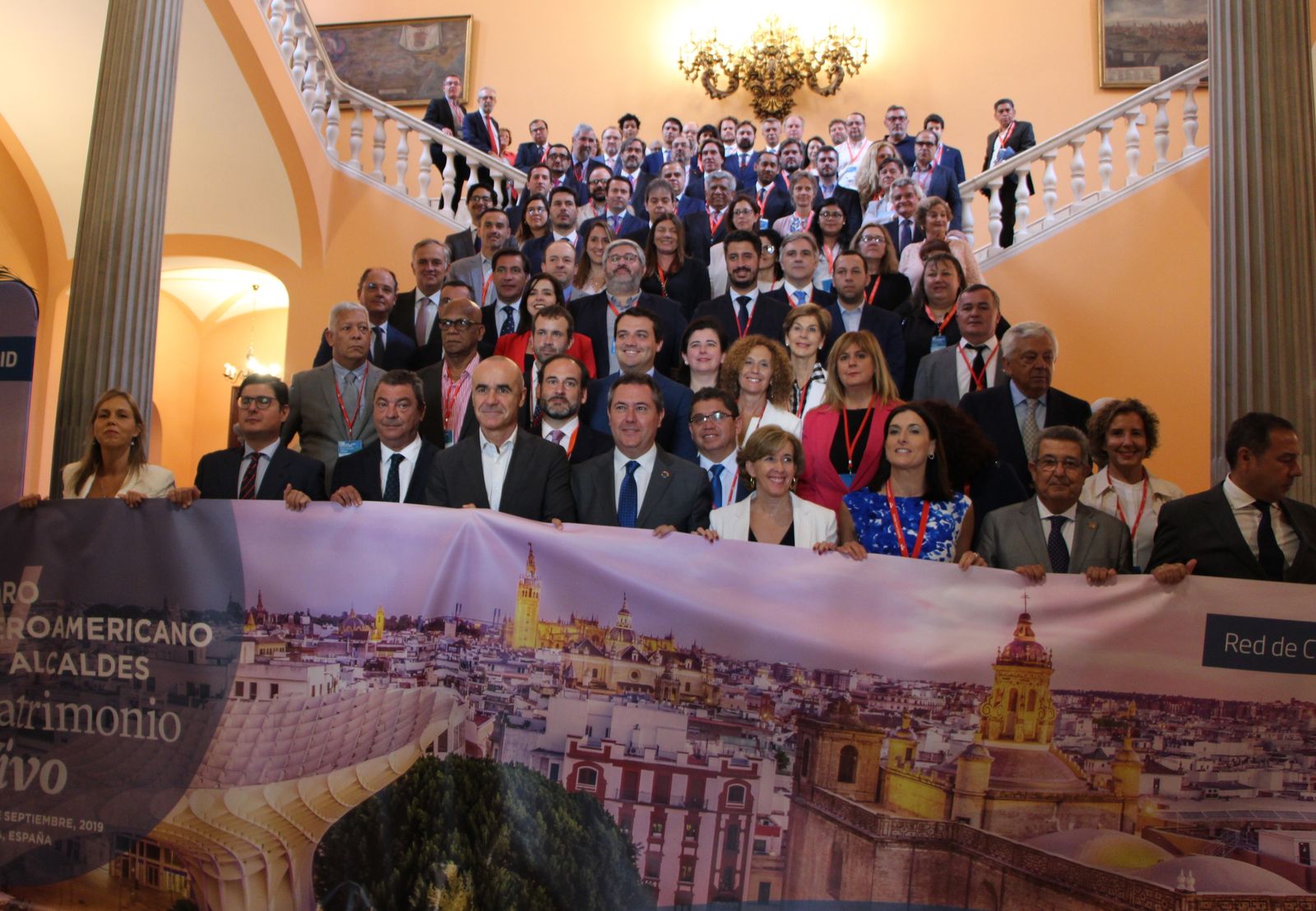 Espadas junto a los representantes de 50 ciudades latinoamericanas, del Caribe y españolas.