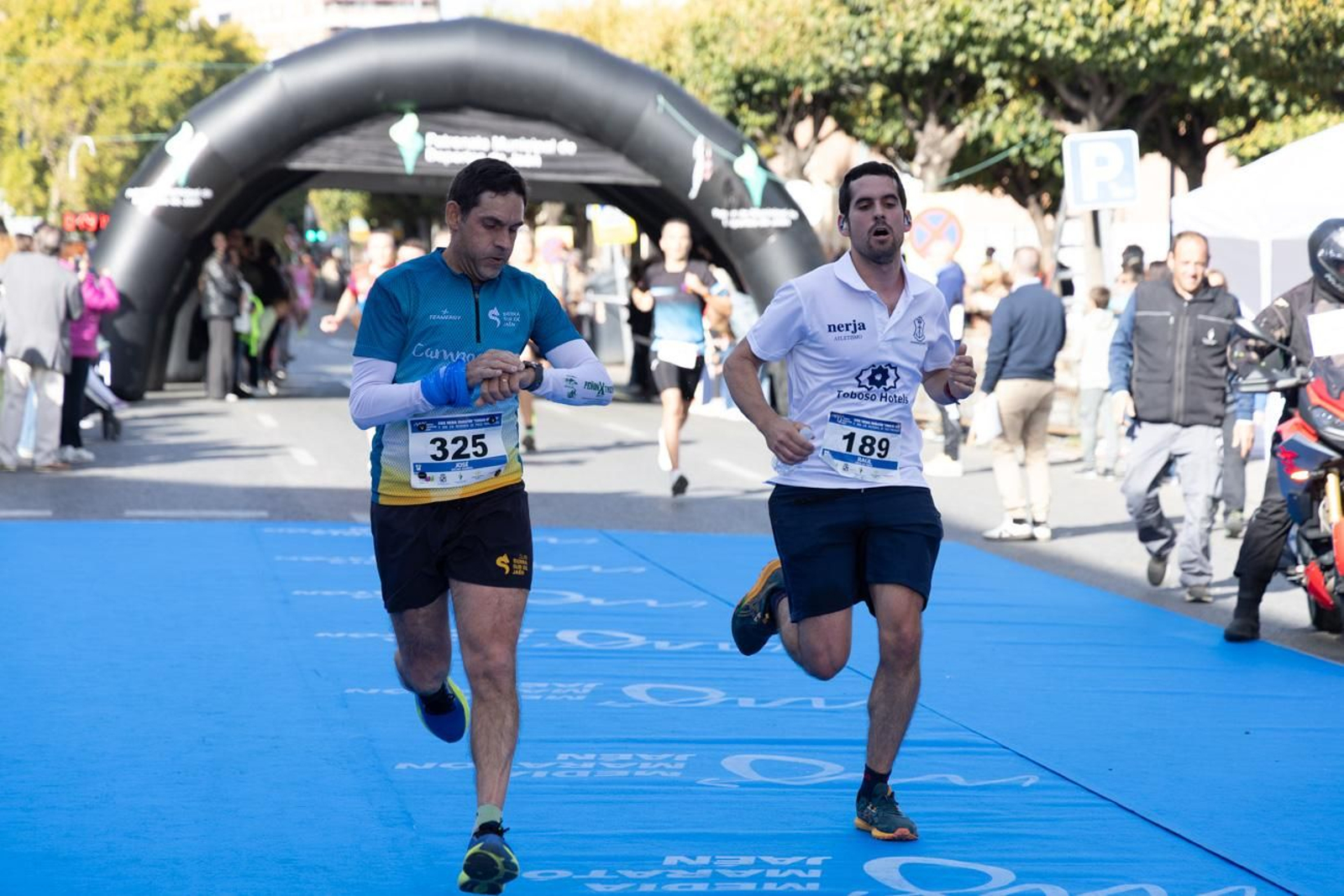 En imágenes: multitudinaria e histórica XXIX Media Maratón 'Ciudad de Jaén' y 10k en memoria de Paco Manzaneda