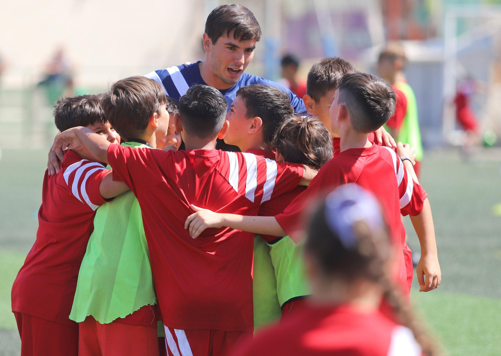 La visita de Brahim Díaz a su campus, en fotos