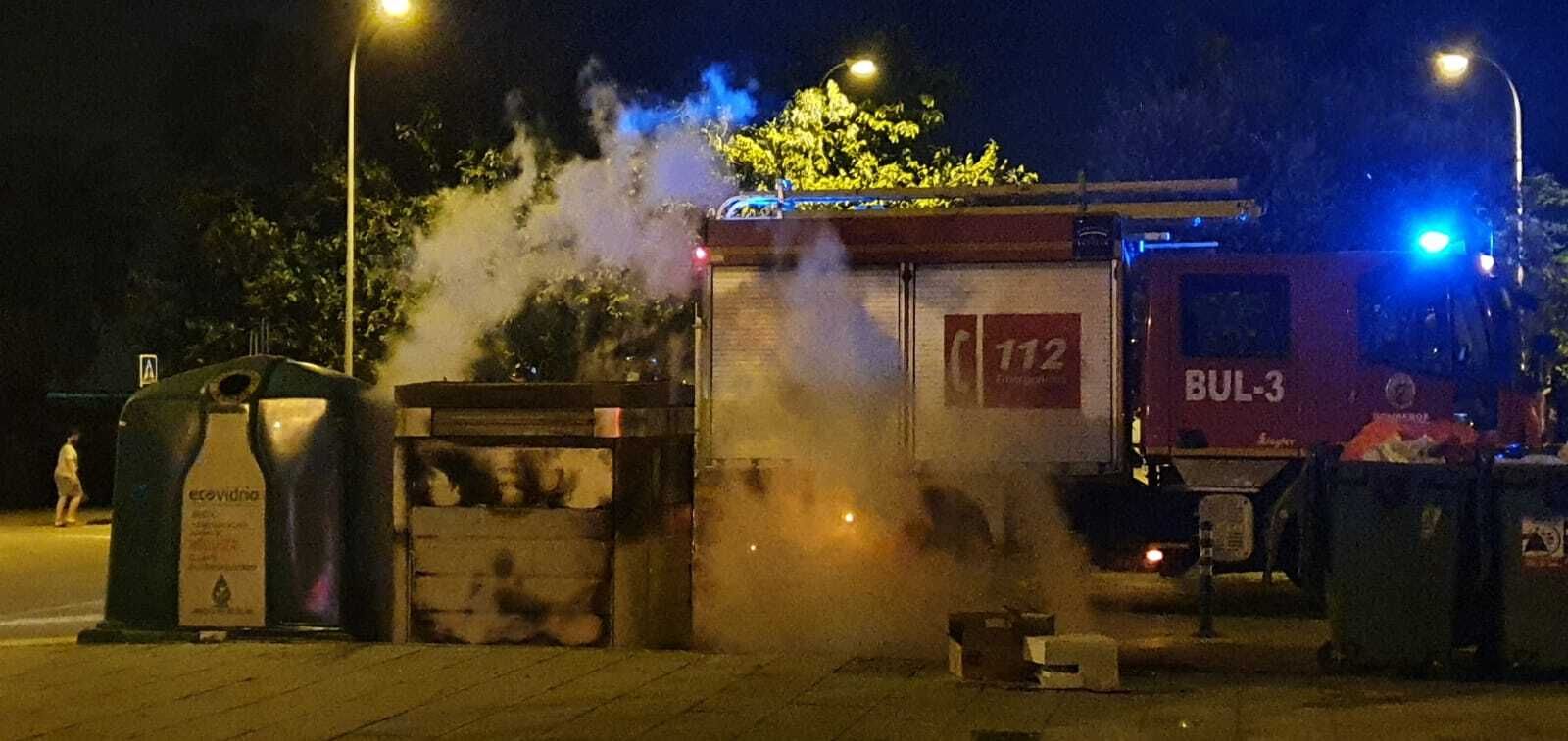 Los Bomberos sofocan un fuego en Camas.