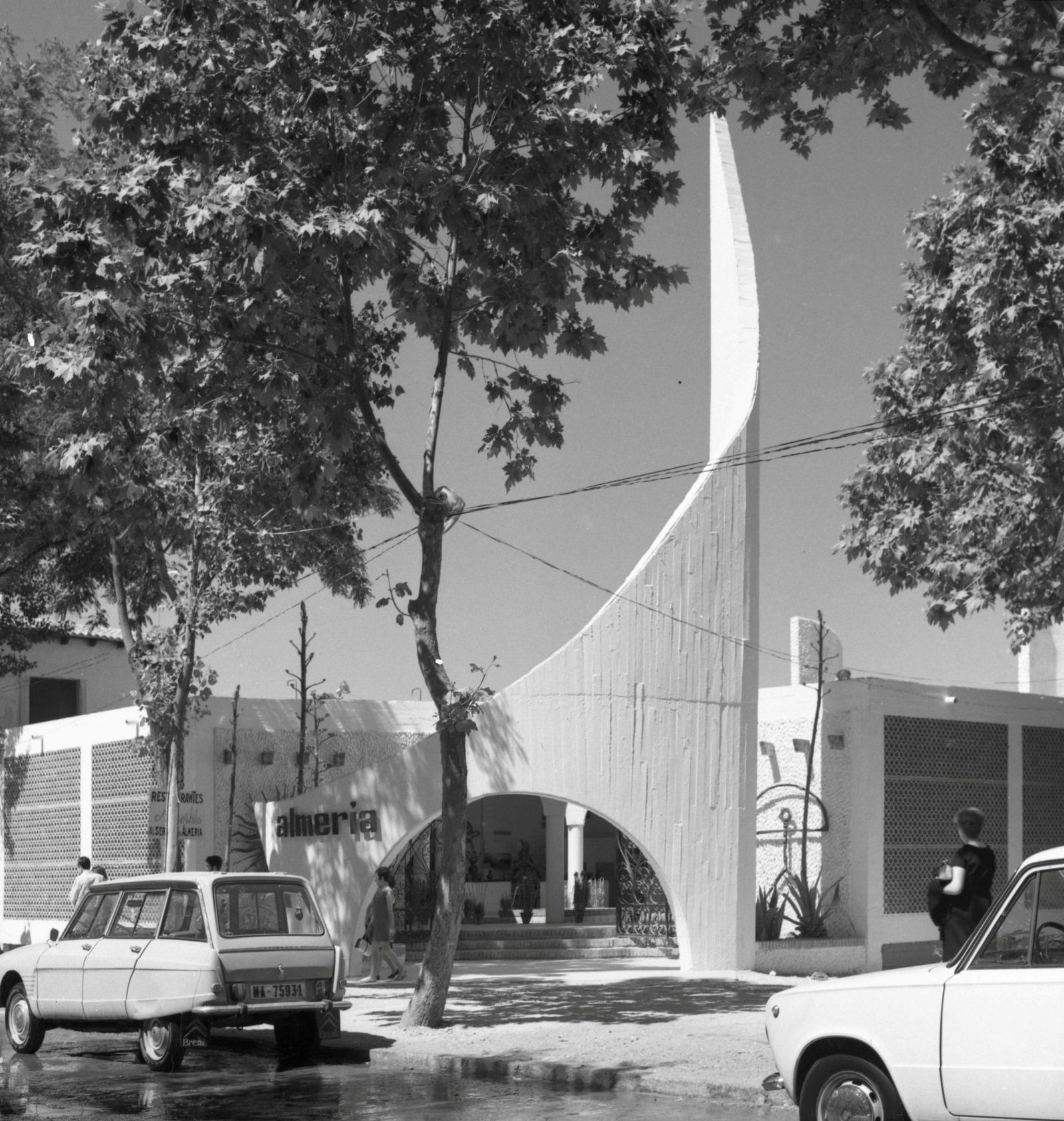 Vista exterior del pabellón de Almería en la VIII Feria Internacional del Campo de Madrid (1970)