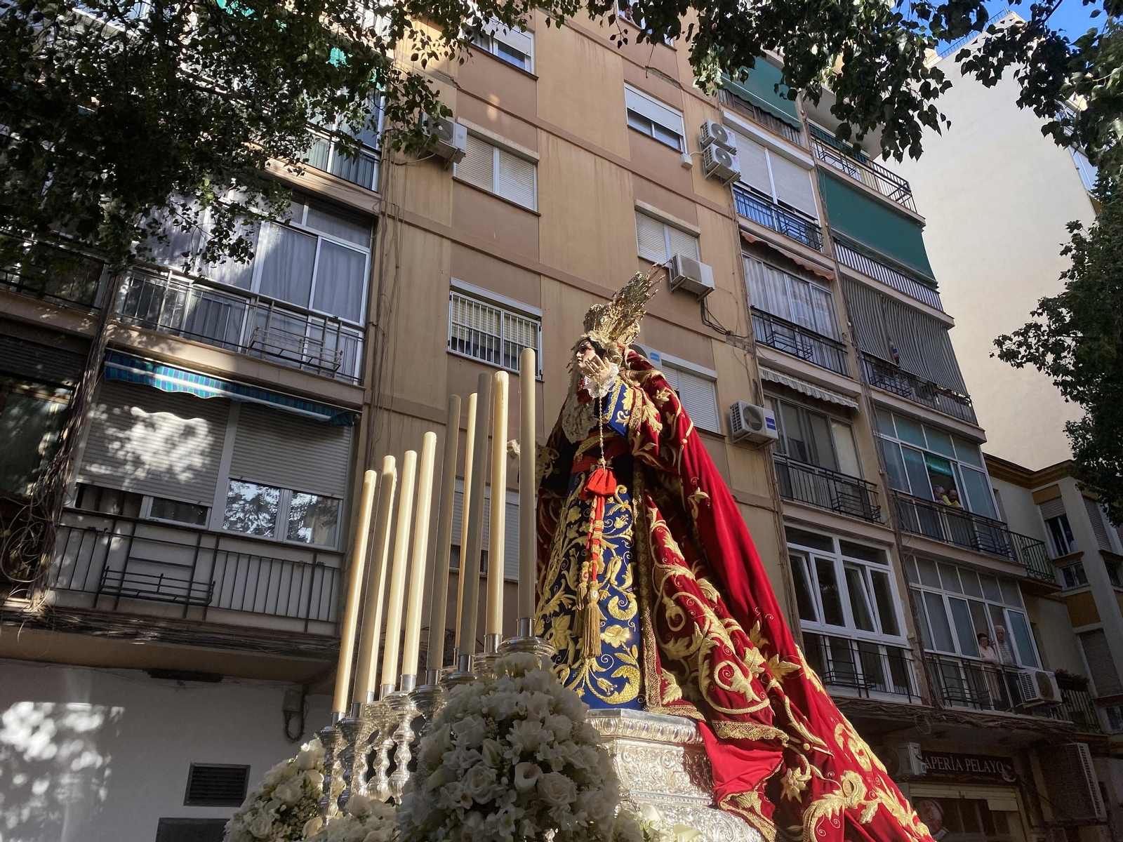 María Santísima de la Amargura Coronada durante su traslado.