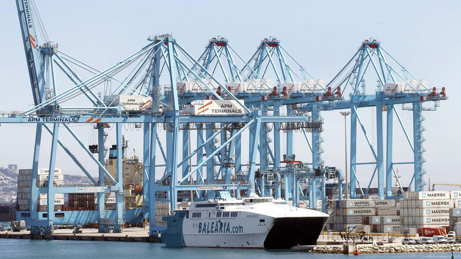 Un ferri de Baleària, atracado en el Puerto de Algeciras Un ferri de Baleària, atracado en el Puerto de Algeciras