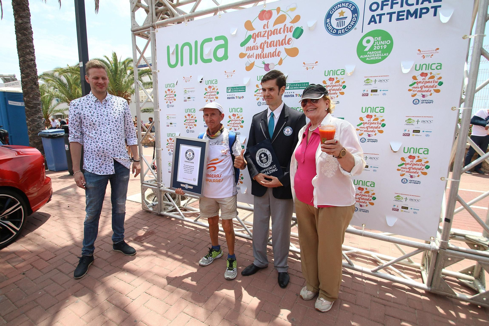 Fotogalería del récord Guinnes del gazpacho más grande del mundo