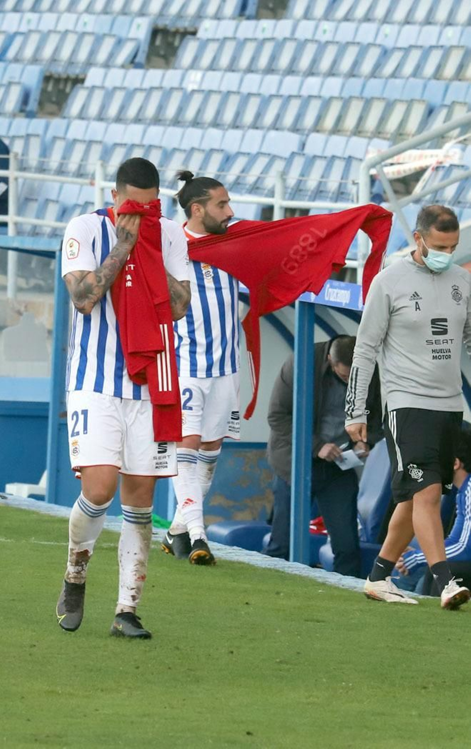 Imágenes del encuentro entre el Recreativo de Huelva y Cadiz B