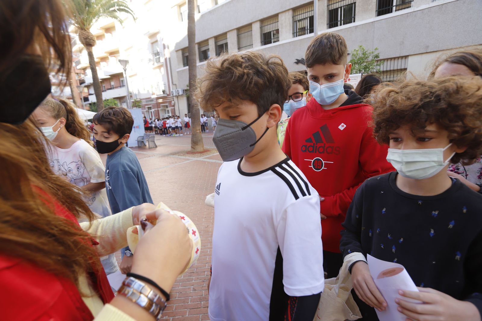 Imágenes del Día de la Banderita de Cruz Roja en Huelva