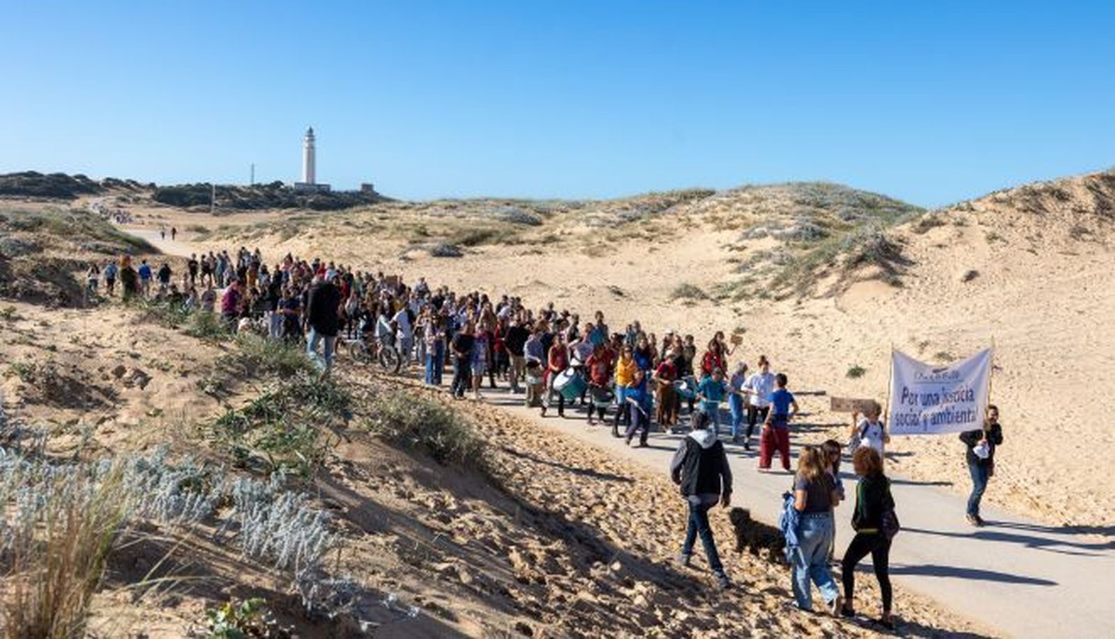 Movilización contra el hotel del faro de Trafalgar