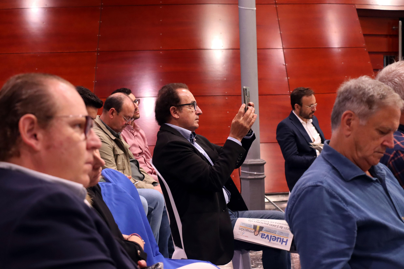 Las imágenes en el Desayuno-Coloquio del Grupo Joly "Competitividad innovación y eficiencia el sector de los frutos rojos ante el reto de la sostenibilidad"