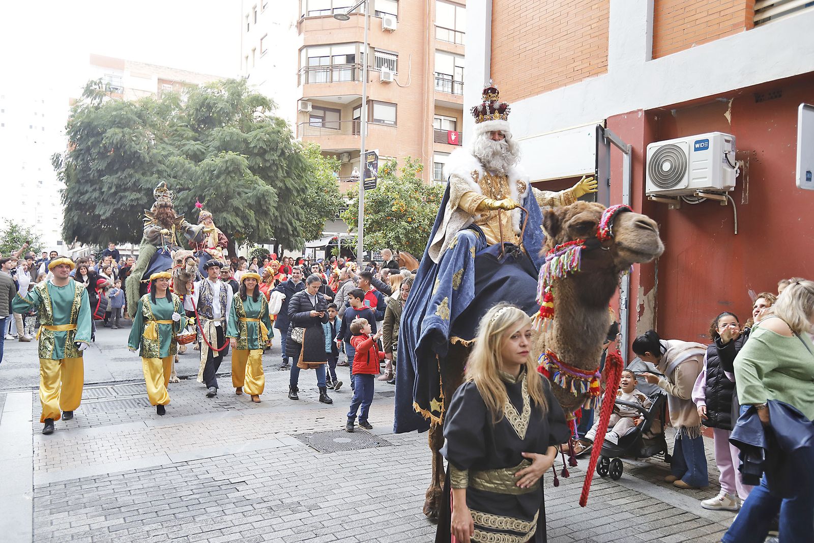 Imágenes de la mágica llegada de los Reyes Magos y la Estrella de la Ilusión a Huelva en barco
