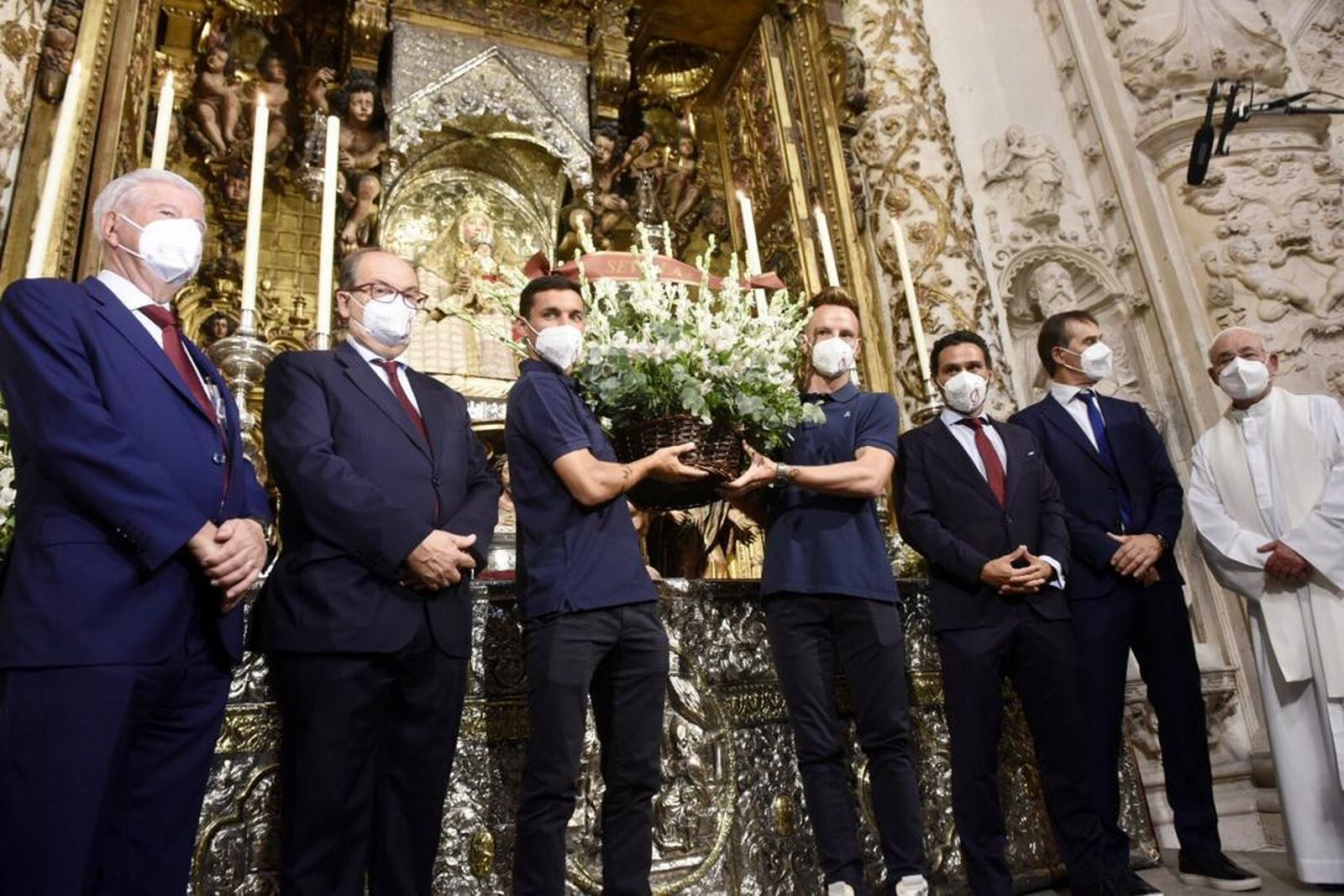 El Sevilla cumple con la tradición ante la Virgen de los Reyes