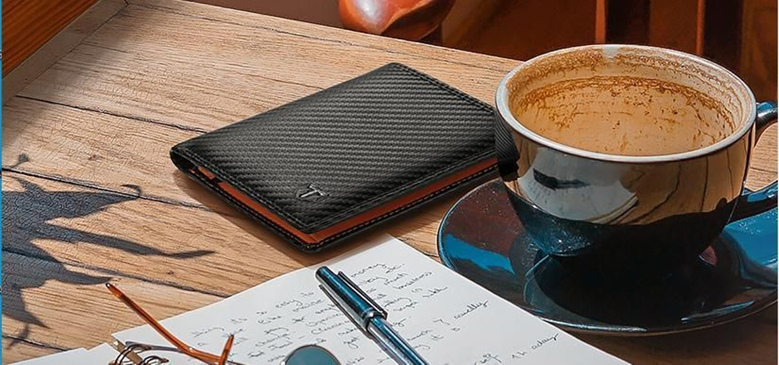 Ponle la guinda a tus regalos navideños con la cartera más vendida de Amazon