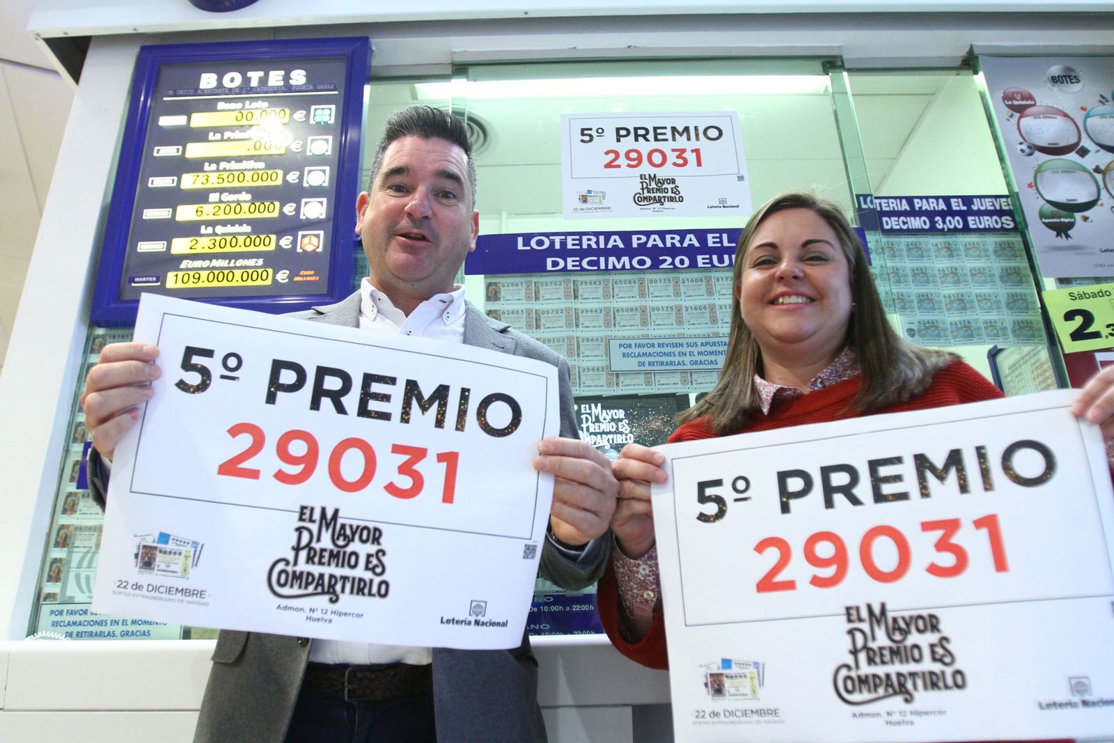 Alegría en Huelva tras tocar por primera vez el gordo en la capital.