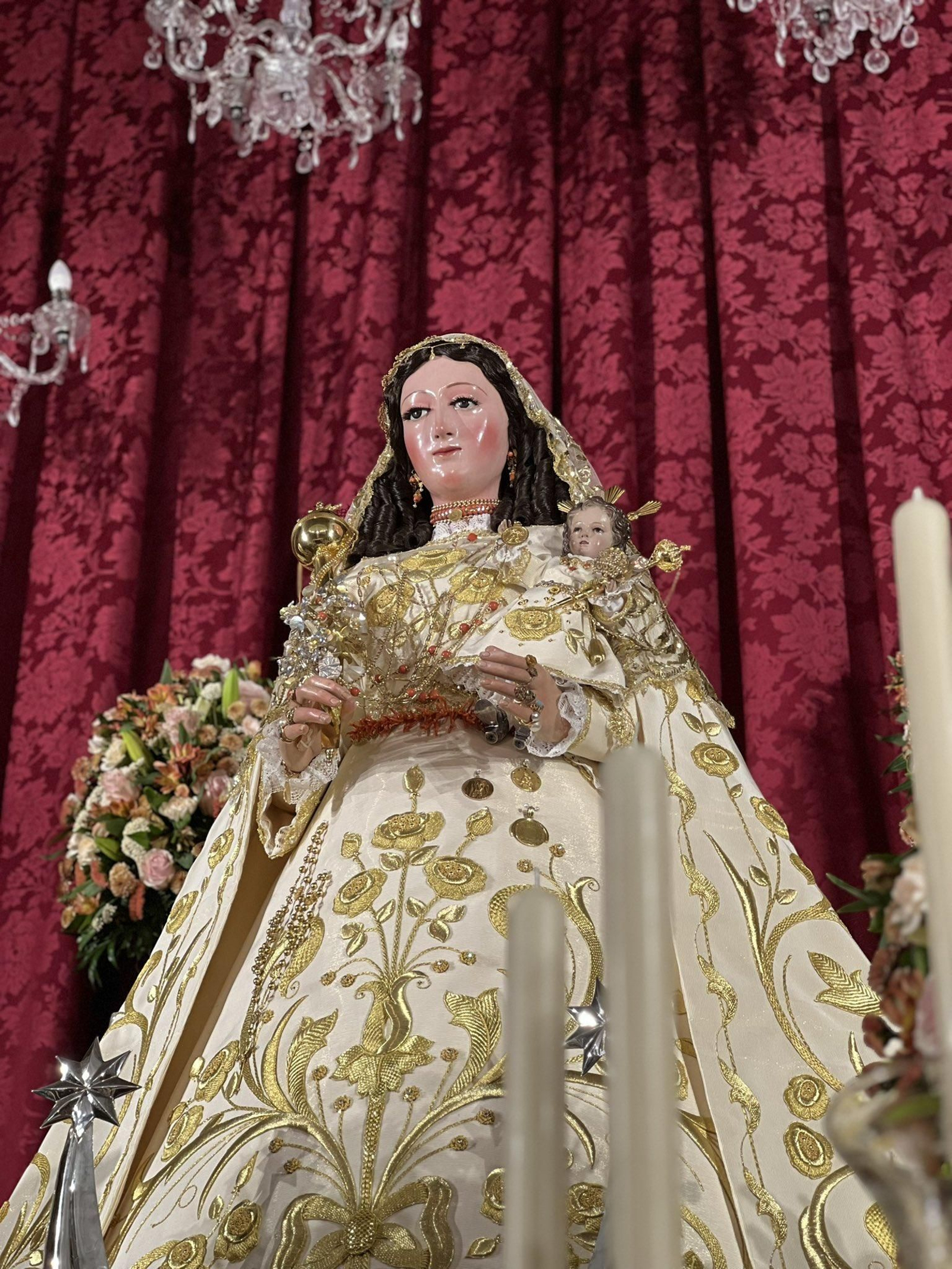 La Virgen de los Remedios en su altar de triduo preparatorio