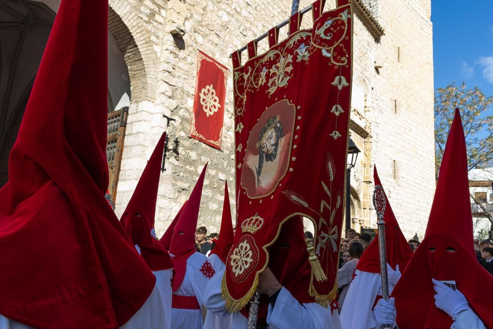 La temida lluvia impide el desarrollo normal de este Martes Santo