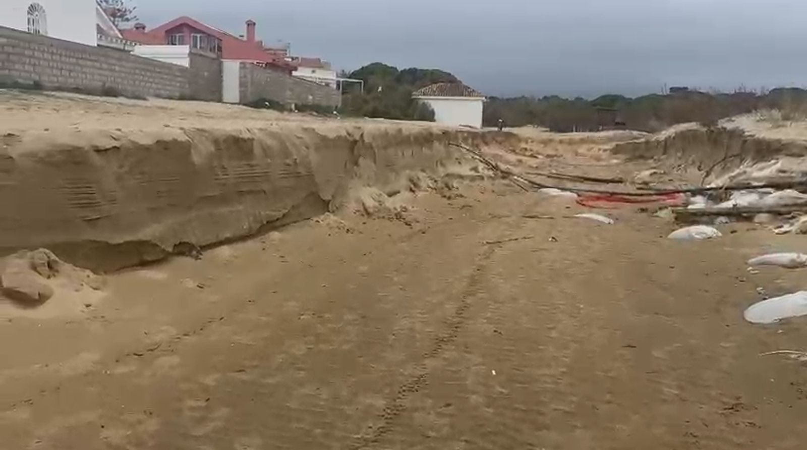 El Portil este 1 de enero, con nuevos daños en la playa