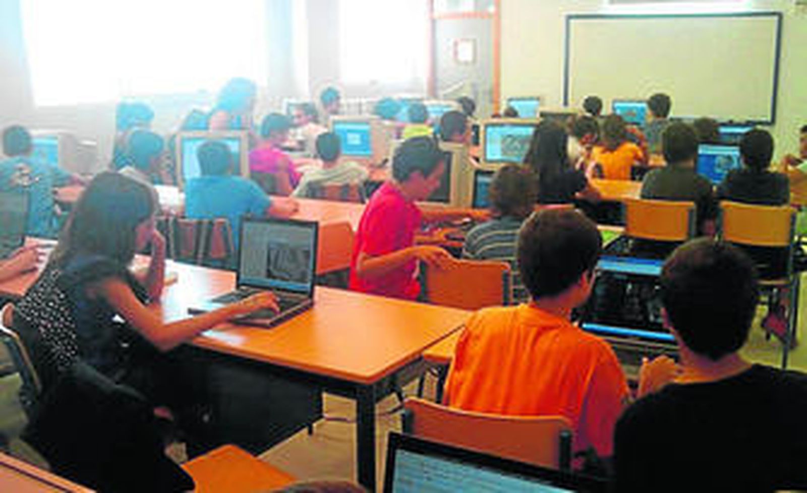 La tecnología forma parte del día a día de los alumnos del instituto.