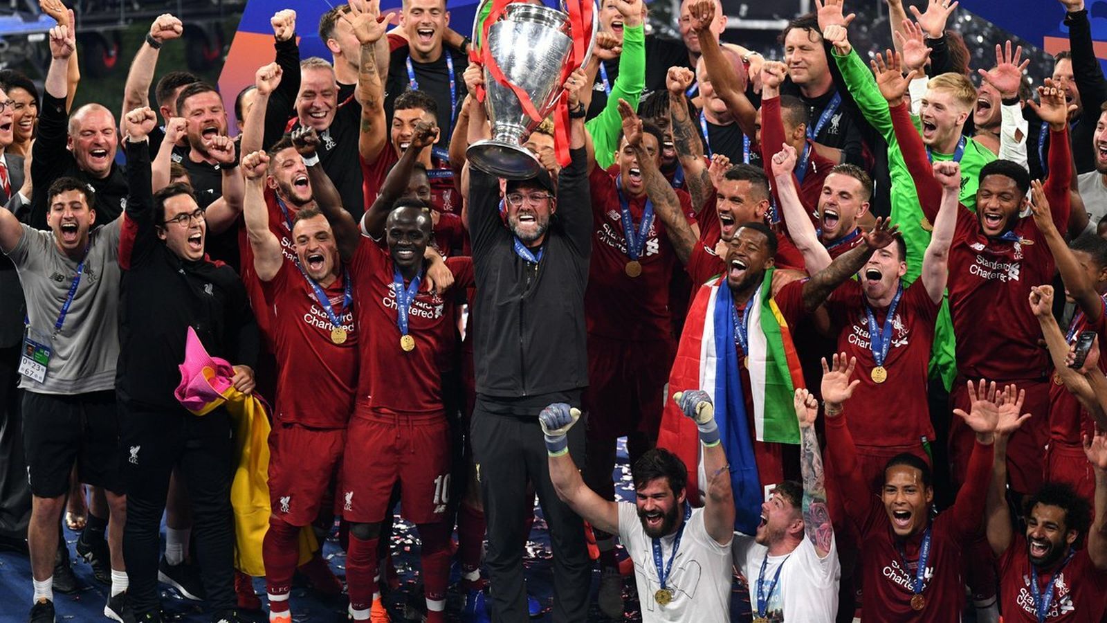 El capote y la 'orejona', en el Wanda.