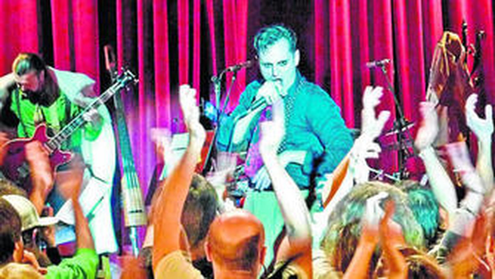 Asier Etxeandia se inspira en su propia historia para 'El intérprete', una de las sensaciones de la temporada.