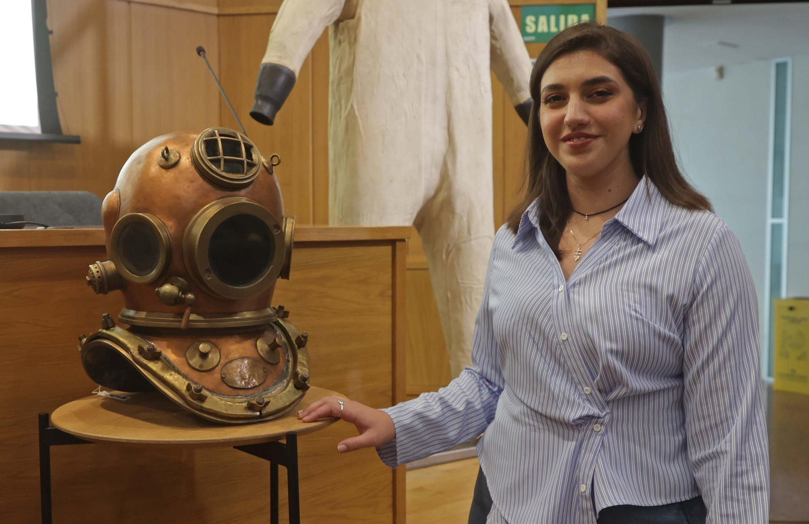 Fotos de la restauración de un traje clásico de buzo de la primera mitad del siglo XX en Algeciras